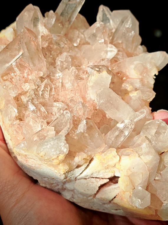 1.7キロ。ピンクヒマラヤ水晶クラスター - Etsy 日本