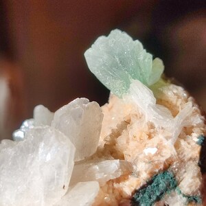 Green apophyllite geode with stylute on orange heulandite