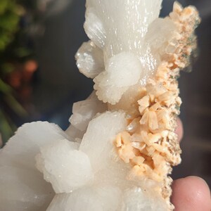 Stilbite on peach cluster heulandite