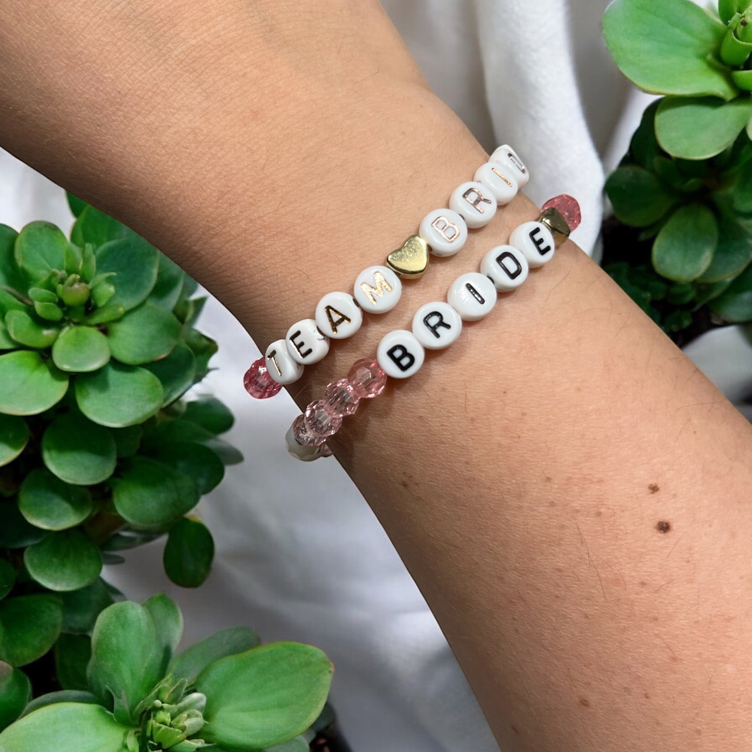 Personalized Elastic Bracelet for Brides and Bridesmaids | With Charm and Beads | Perfect Gift for Wedding and Hen Party