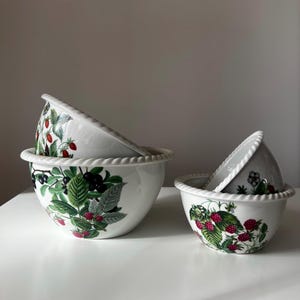 パリ製ネストボウル｜ヴィンテージフレンチベリー磁器｜花柄キッチン用品