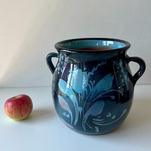 Vintage Schweizer Studiokeramikvase | Blaue Blumenglasur | Signierte handgefertigte Keramik von Barbara Specker