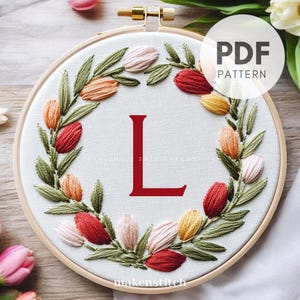 Patrón de bordado a mano con la letra L del alfabeto floral, descarga digital en PDF, corona de tulipanes, monograma personalizado, regalo para el Día de la Madre hecho a mano