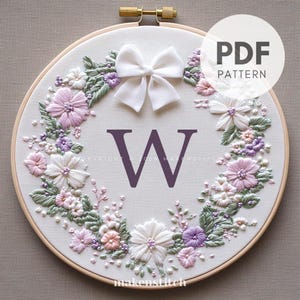 Patrón de bordado de letra W floral en PDF, diseño de bordado a mano con monograma de flores, patrón de bordado de monograma, monograma de primavera