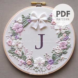Padrão de bordado floral com letra J em PDF, design de bordado à mão com monograma de flores, design de bordado inicial, bordado de primavera, decoração faça você mesmo para casa
