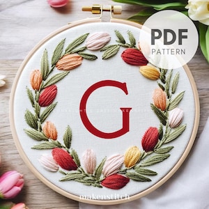 Patrón de bordado a mano con la letra G del alfabeto floral, descarga digital en PDF, corona de tulipanes, monograma floral, adorno de Pascua DIY