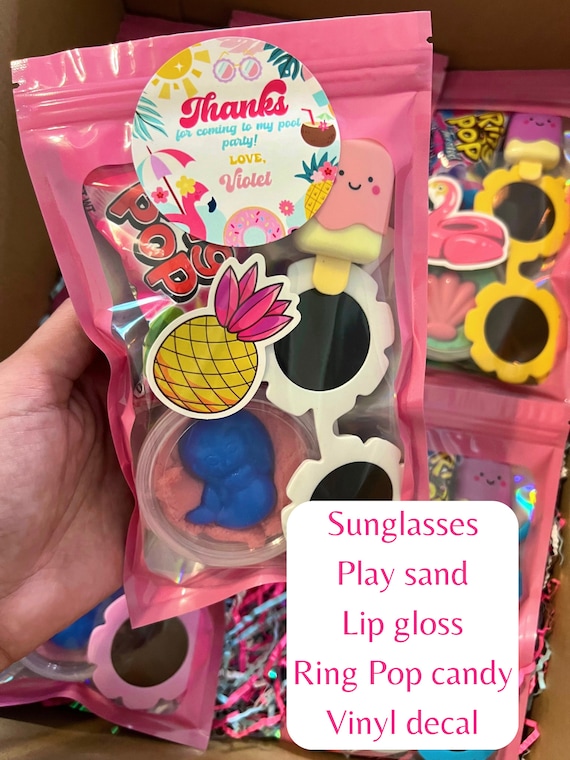 Pack De 86 Regalos Para Fiesta De Cumpleaños De Miércoles – Llaveros, Pegatinas, Pulseras De Aplauso Y Bolsitas De Regalo, Ideales Para Niños Y Niñas