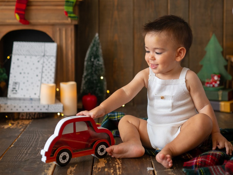 Alcancía de coche personalizada, caja de dinero con nombre personalizado del coche, coche de madera personalizado, alcancía Montessori, regalo de Navidad para niños, regalo para niños pequeños imagen 9