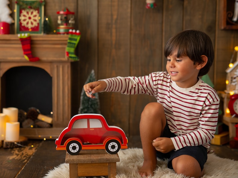 Alcancía de coche personalizada, caja de dinero con nombre personalizado del coche, coche de madera personalizado, alcancía Montessori, regalo de Navidad para niños, regalo para niños pequeños imagen 6