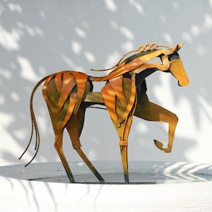 Escultura de caballo de metal hecha a mano, arte rústico de hierro pintado, decoración única de hierro, regalo