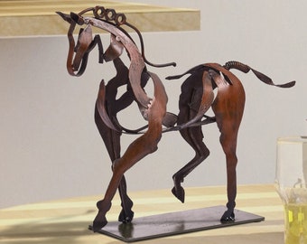 Statue de cheval faite à la main - Sculpture en métal 100 % peinte à la main - Décoration rustique unique pour le bureau et la maison - Cadeau artisanal parfait pour les amateurs de chevaux