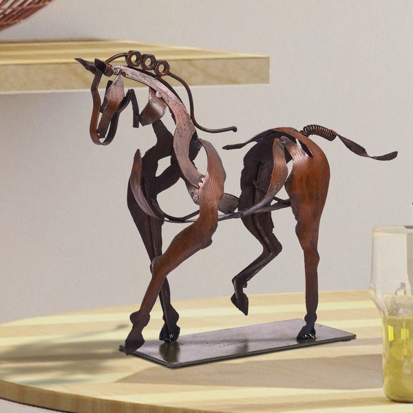 Statue de cheval faite à la main - Sculpture en métal 100 % peinte à la main - Décoration rustique unique pour le bureau et la maison - Cadeau artisanal parfait pour les amateurs de chevaux