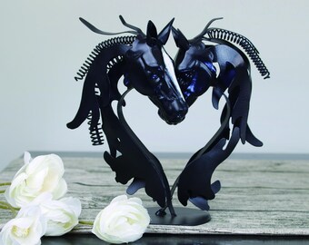 Hand-Painted Metal Double Horse Head Sculpture: Rustic Tabletop Decor H21*L23*W10 CM