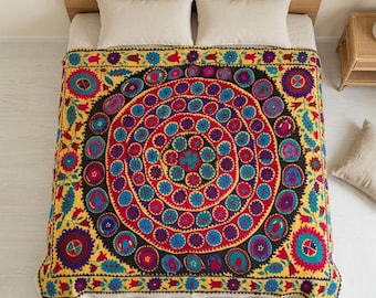 20 世紀半ばのウズベキスタン産のヴィンテージの精巧な刺繍が施された