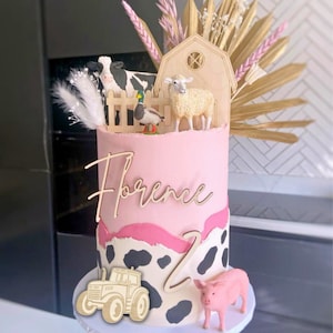 Set di decorazioni per torte a tema fattoria cortile fienile - staccionata, trattore, ciondolo per torta con nome, età e numero - fattoria in legno personalizzata