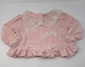 Top vintage de terciopelo rosa con encaje, perlas y lazos, talla 24 meses.