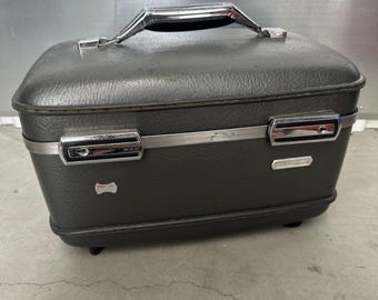 復元されたヴィンテージアメリカンツーリスターグリーントレインケース 