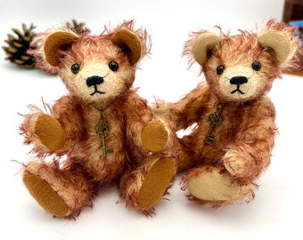Osito de peluche de mohair con punta hecho a mano y dije de llave