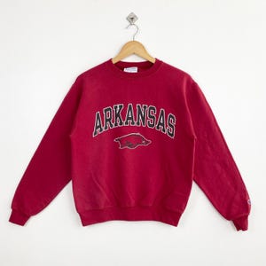 Vintage Distressed NCAA University of Arkansas ‘Razorbacks’ Crewneck Sweatshirt Print Logo Red Color Men’s S