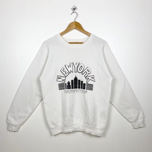 90s Manhattan New York City Crewneck Sweatshirt Print Logo White Color Men’s L