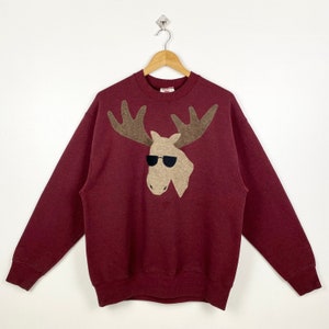 90s Art White-Tailed Deer Crewneck Sweatshirt Embroidery Logo Red Color Men’s L