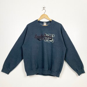 Sudadera con cuello redondo y estampado de logotipo vintage de South Point Las Vegas, Nevada, color gris, para hombre, talla L