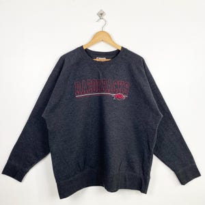 Vintage NCAA University of Arkansas ‘Razorbacks’ Crewneck Sweatshirt Embroidery Logo Grey Color Men’s XL