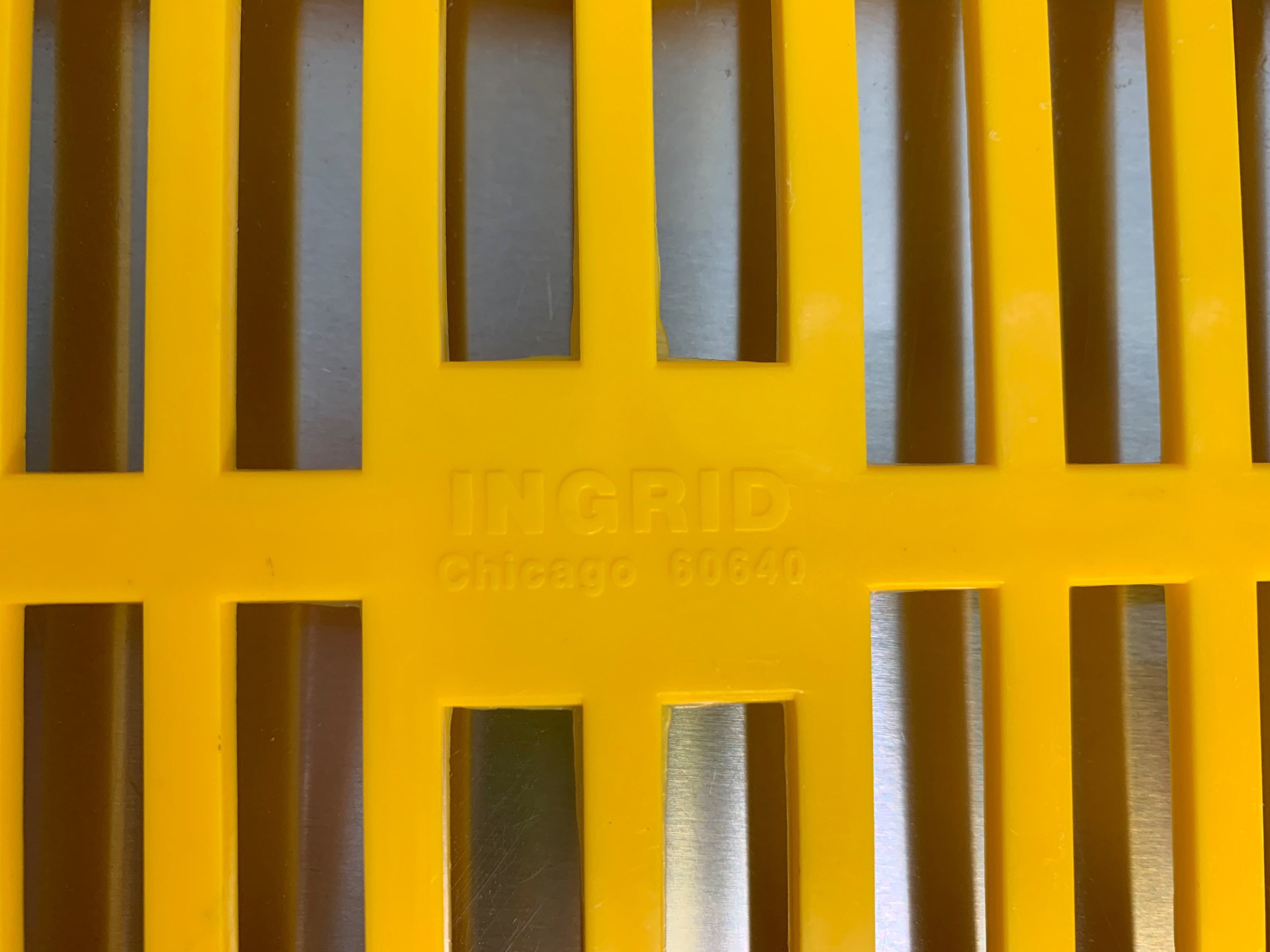 Vintage 1980s Yellow Plastic Storage Basket por Ingrid de Etsy