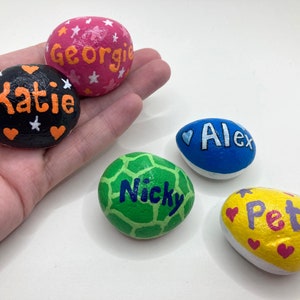 4cm Personalised painted name family rocks stones - Hand painted customisable rocks - Grave Marker - Memorial Stone - Keepsake rock