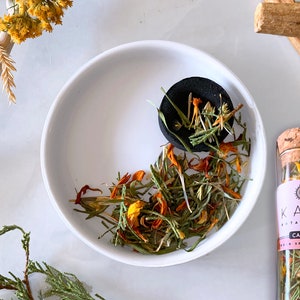 Calafia | Loose Incense with Free Charcoal Disk | Juniper, California Poppies, Marigolds | Ethically Harvested Smudge Blend