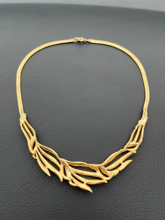 Vintage Trifari costume jewelry necklace with bei… - image 2