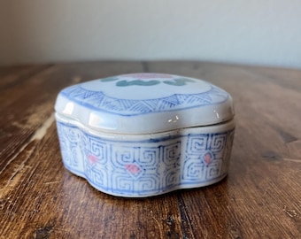 Vintage Asian Chinoiserie Porcelain Trinket Box Made in China