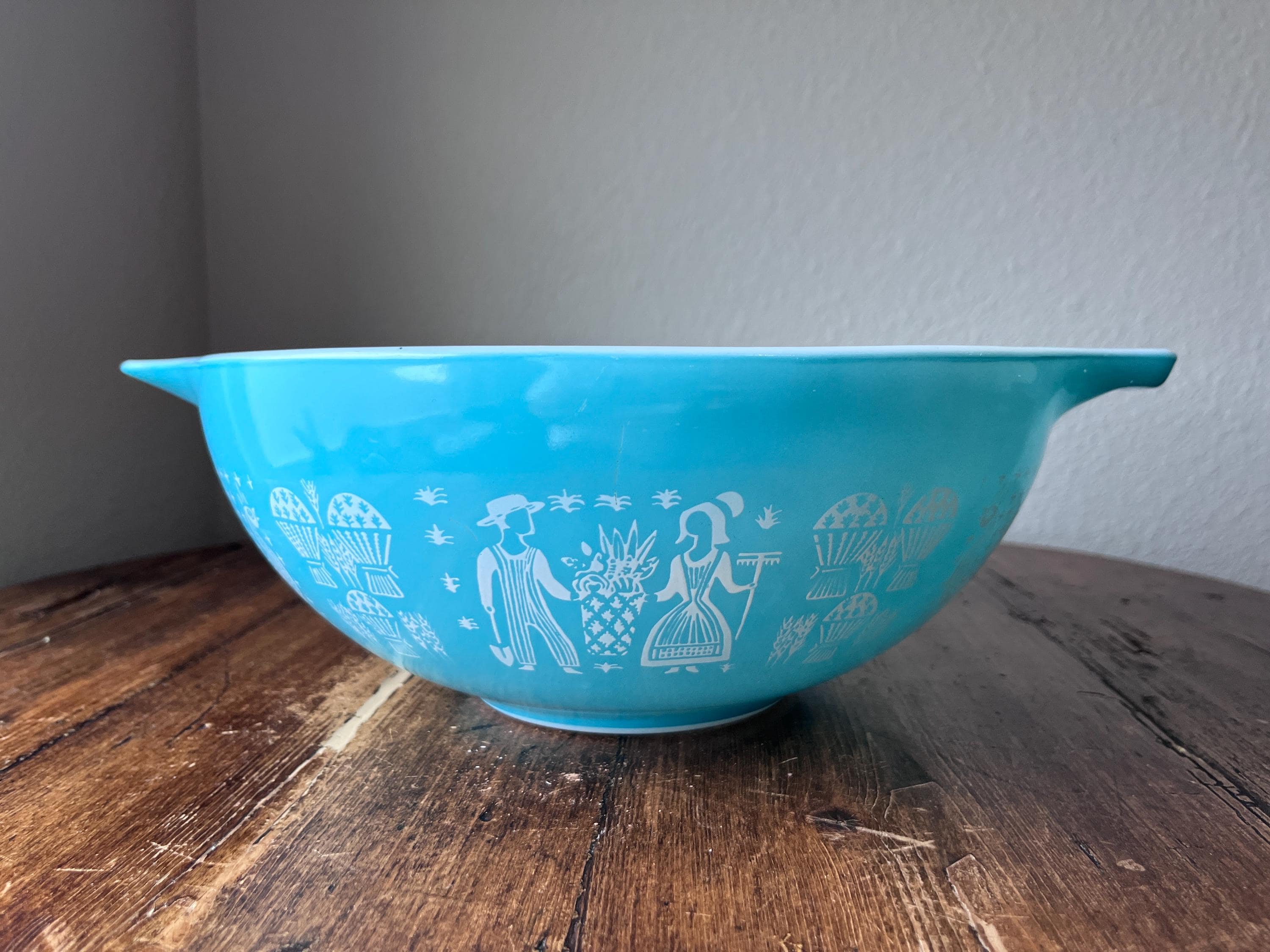 Vintage Pyrex Cinderella in Turquoise and White Amish Butterprint ...