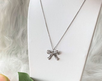 3D Filigree Ribbon Silver Necklace. Elegant Vintage Jewelry