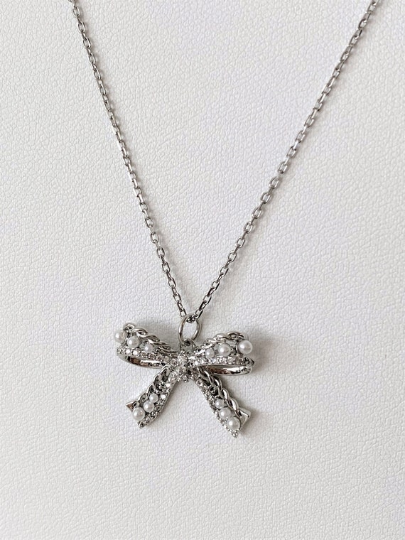 3D Filigree Ribbon Silver Necklace. Elegant Vintage Jewelry