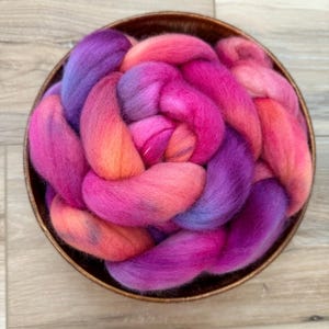 Berry Fizz – Hand-Dyed Merino Wool Roving – 4 oz Spinning / Felting Fiber