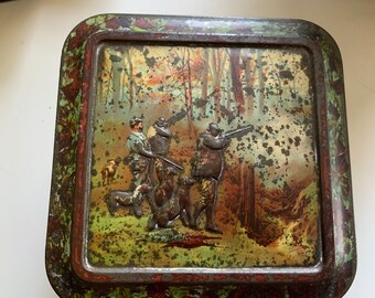Huntley &Palmers vintage tin with hunting scenes