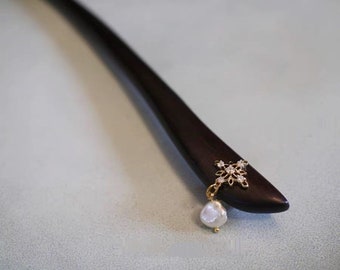 Épingle à cheveux - Pendentif fleur double face en forme de croix, perle baroque, bois d'ébène.(HS011)