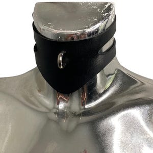 CUTOUT DETAIL Contour CURVE vegan leather choker