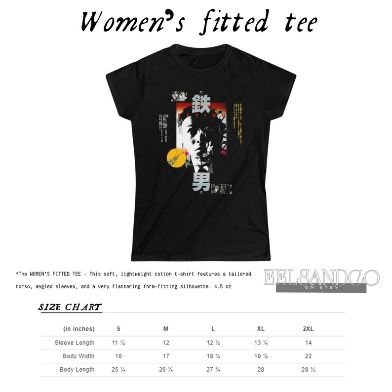 Puede incluir: Camiseta negra entallada con un dise&ntilde;o gr&aacute;fico que presenta la cara de un hombre, caracteres japoneses y un c&iacute;rculo amarillo. La camiseta tiene un torso entallado y mangas anguladas. El texto "Women's fitted tee" est&aacute; en la parte superior.