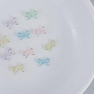 Flatbacks met iriserende coquettestrik | 10 kt.