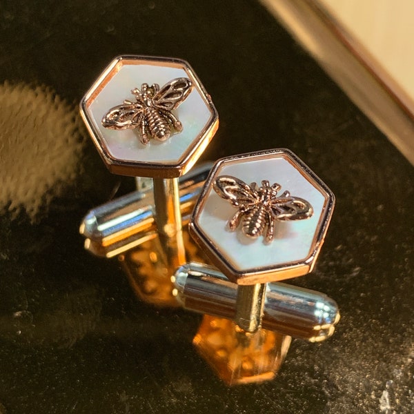 Bee on Mother of Pearl in Rose Gold