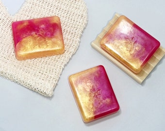 Raspberry Vanilla Soap Bar / Handmade Artisan Soap / Moisturizing Body Soap / Raspberry Gold Soap / Natural Soap / Romantic Soap