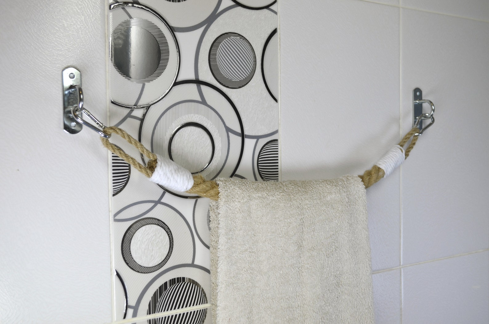 Thesis towel rail 06 picture