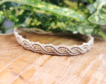 Braccialetto in micro macramè, bracciale rigido regolabile in stile boho