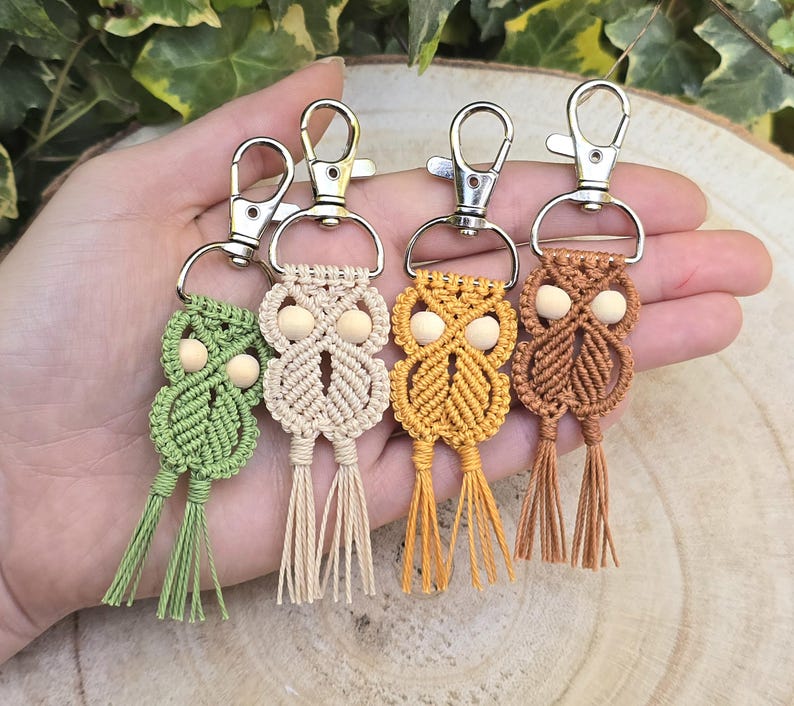 macrame keychain, owl keyring, animal keychain, boho bag charm, handmade keyring, custom name tag, bag charm, gift for her, cute keychain, yarn keychain, aesthetic charm, small gift idea, boho accessory