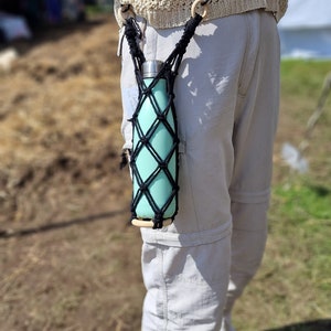 Macrame Bottle Holder with removable straps - Sustainable bottle bag perfect for dog walking and festivals