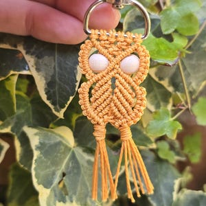 macrame keychain, owl keyring, animal keychain, boho bag charm, handmade keyring, custom name tag, bag charm, gift for her, cute keychain, yarn keychain, aesthetic charm, small gift idea, boho accessory