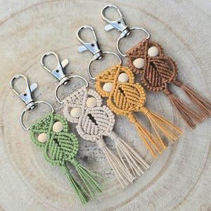 macrame keychain, owl keyring, animal keychain, boho bag charm, handmade keyring, custom name tag, bag charm, gift for her, cute keychain, yarn keychain, aesthetic charm, small gift idea, boho accessory