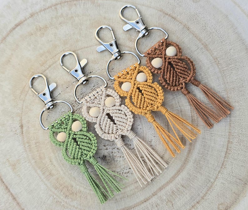 macrame keychain, owl keyring, animal keychain, boho bag charm, handmade keyring, custom name tag, bag charm, gift for her, cute keychain, yarn keychain, aesthetic charm, small gift idea, boho accessory